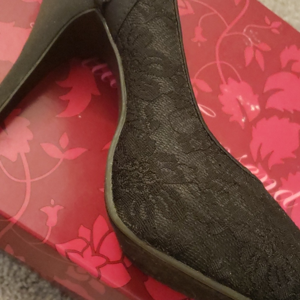 Heels - Picture 3 of 3